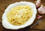 spaghetti-aglio-e-olio-garlic-spaghetti-the-spruce image