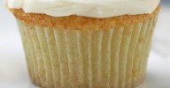 simple-white-cupcakes-with-creamy-frosting-better image
