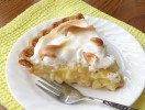 banana-cream-meringue-pie-recipe-recipetipscom image