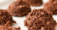 10-best-chocolate-macaroon-with-cocoa-powder image