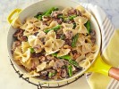 giadas-30-minute-pasta-with-mushrooms-and-asparagus-food image
