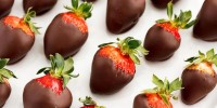 25-easy-chocolate-covered-strawberries image