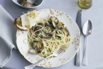 clam-pasta-with-garlic-tomato-and-white-wine-sauce image