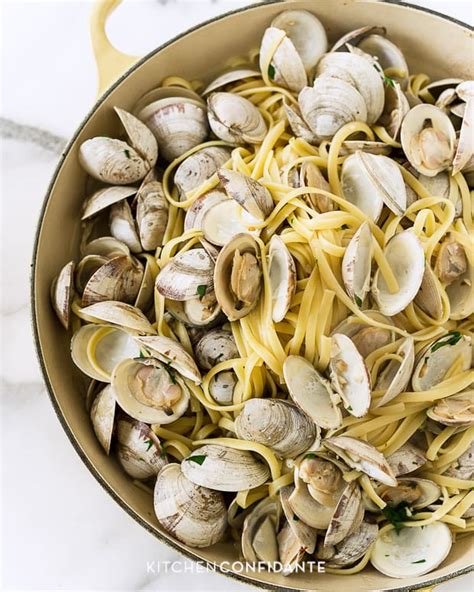 linguine-with-clams-in-white-wine-sauce-kitchen image