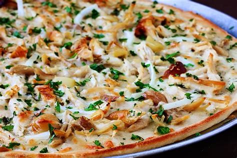 roasted-garlic-chicken-pizza-gimme-some-oven image