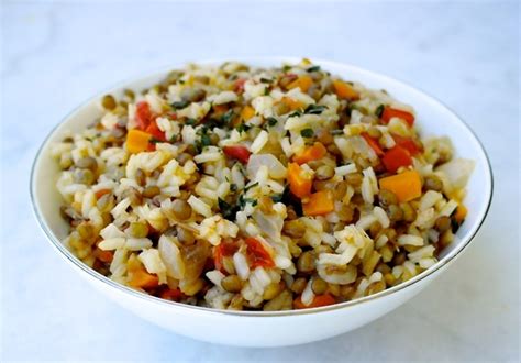 greek-lentils-and-rice-fakorizo-olive-tomato image
