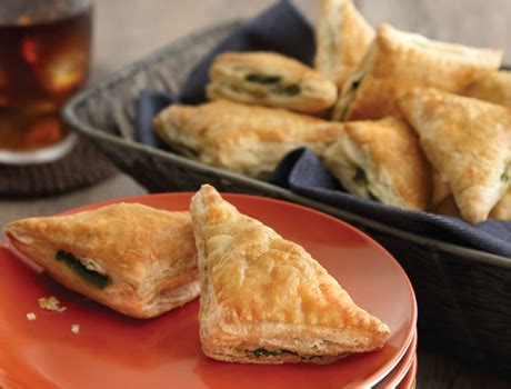 spinach-triangles-puff-pastry image