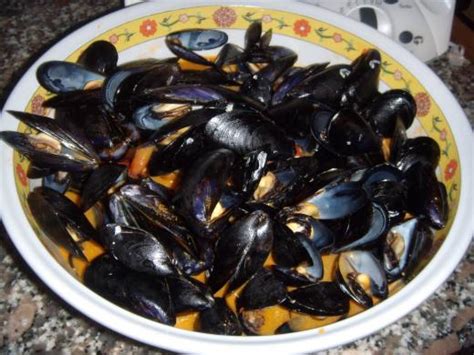 zuppa-di-mussels-impepata-di-cozze-cooking-with image