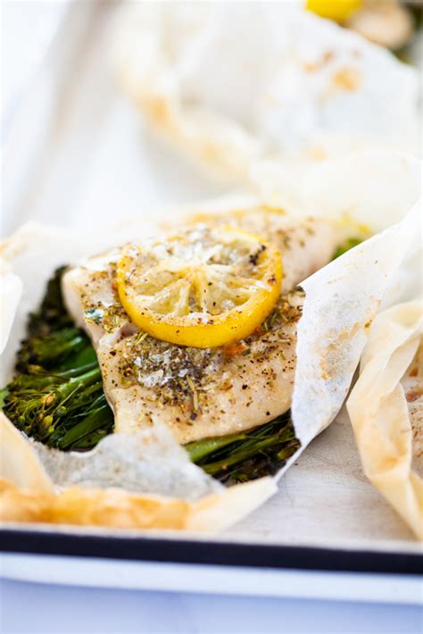 easy-healthy-garlic-butter-fish-en-papillote-simply image