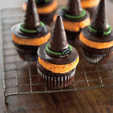 witch-hat-cupcakes-ricardo image