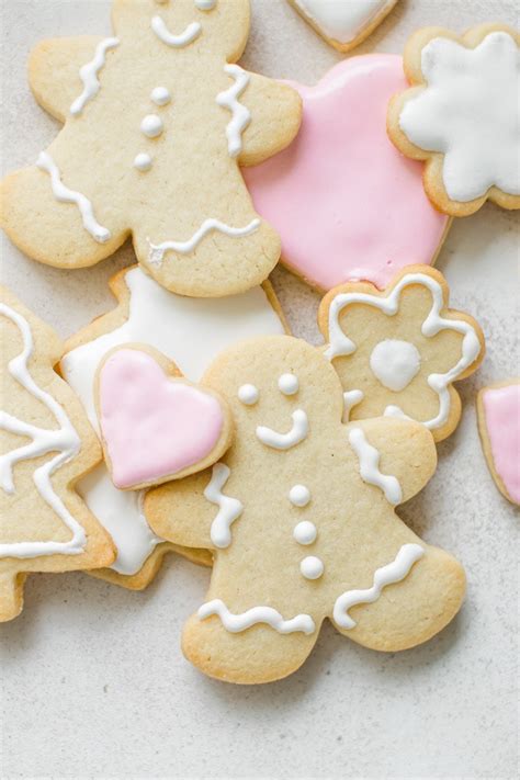 ultimate-royal-icing-for-sugar-cookies-pretty-simple image