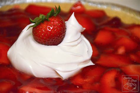 4-ingredients-for-easy-no-bake-strawberry-pie image