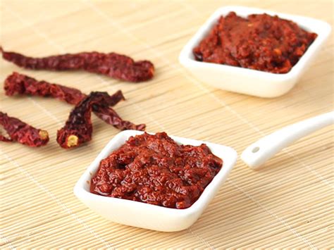 spicy-chilli-garlic-chutney-sauteed-in-oil-foodvivacom image