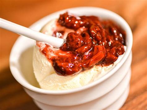 strawberry-balsamic-sauce-recipe-serious-eats image