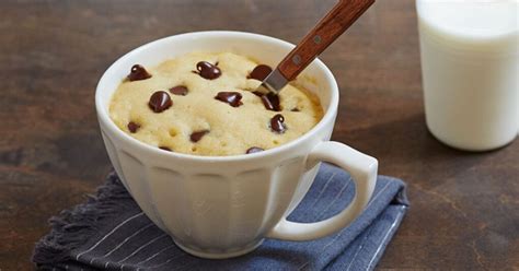 chocolate-chip-cookie-in-a-mug-purewow image