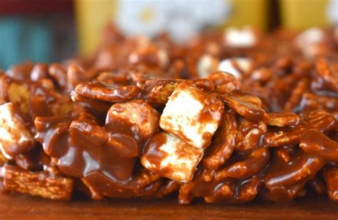 indoor-smores-bars-recipe-with-golden-grahams image