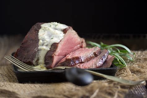 reverse-seared-chateaubriand-with-bearnaise-sauce image