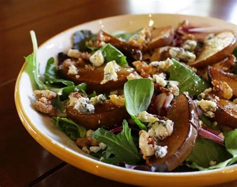 chicken-pear-gorgonzola-salad-italian-food-forever image