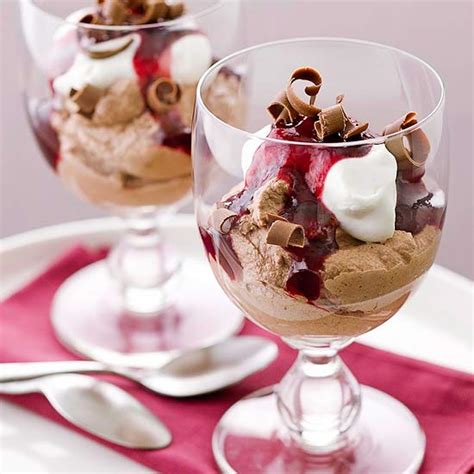chocolate-mousse-with-sauce image