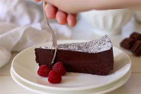flourless-chocolate-cake-recipe-recipes-by-carina image
