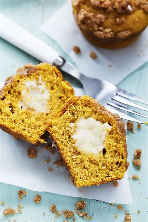 pumpkin-cream-cheese-streusel-muffins-creme-de-la image