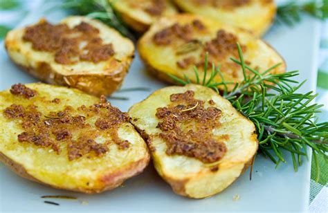 olive-oil-potatoes-with-roasted-garlic-italian-food-forever image