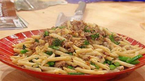 penne-with-turkey-and-broccolini-recipe-rachael image