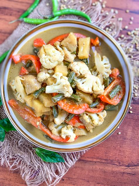 thai-pineapple-vegetarian-curry-recipe-by-archanas image