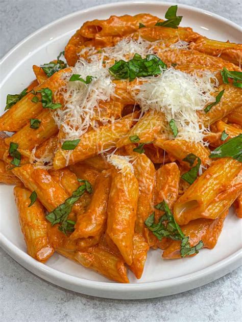 gigi-hadids-viral-pasta-recipe-without-the-vodka image