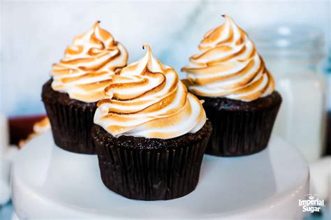 toasted-marshmallow-cupcakes-imperial-sugar image