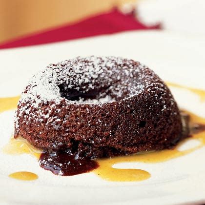 chocolate-lava-cakes-with-pistachio-cream image
