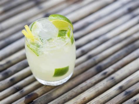 agua-fresca-de-limon-lime-drink image
