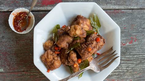 taiwanese-style-chicken-with-basil-and-sichuan-pepper-salt image