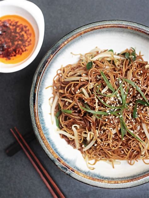simple-stir-fried-noodles-with-bean-sprouts-k33-kitchen image