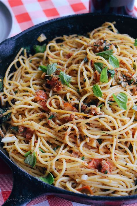 spaghetti-with-bacon-toasted-breadcrumbs-living image