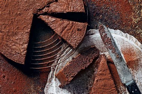 recipe-flourless-cacao-fudge-cake-style-at-home image