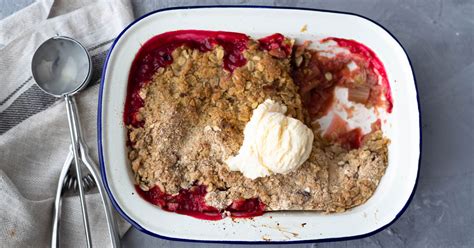 easy-rhubarb-crumble-recipe-the-home-cooks-kitchen image