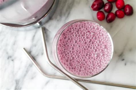 easy-cranberry-smoothie-healthy-creamy image