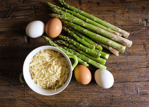 easy-cheesy-asparagus-quiche image