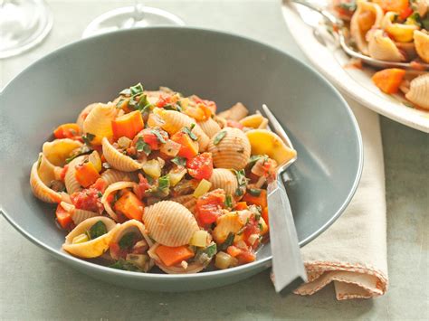 recipe-whole-wheat-pasta-with-tomatoes-and-veggies image