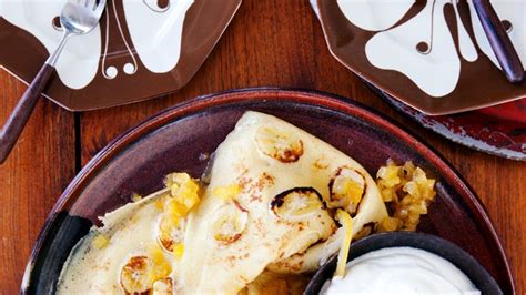 banana-pancakes-with-pineapple-and-crme-frache image
