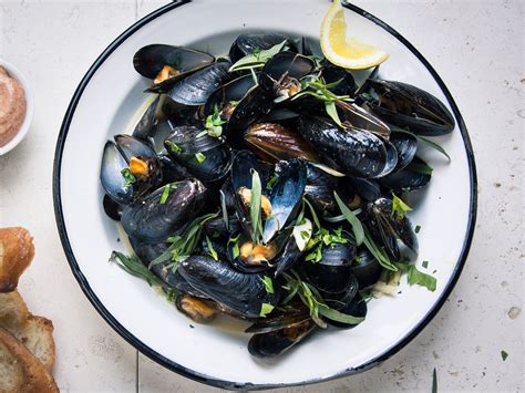 mussels-with-pale-ale-and-spicy-aoli-recipe-saveur image