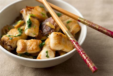 vietnamese-fish-recipe-crispy-fried-fish-with-cilantro image