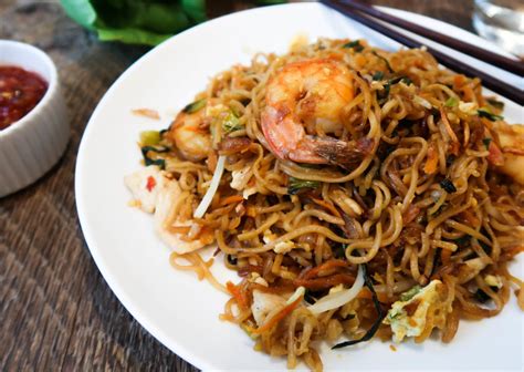 authentic-mie-goreng-indonesian-fried-noodles image