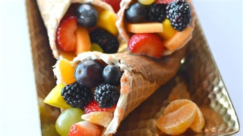 fruit-cornucopias-for-thanksgiving-momtrends image
