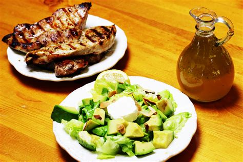 avocado-butter-lettuce-salad-with-lemon-vinaigrette image