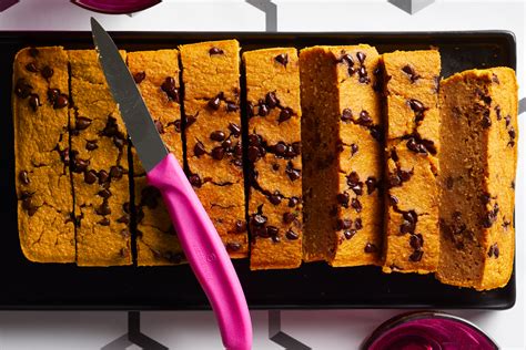 chocolate-chip-pumpkin-bread-hungry-girl image