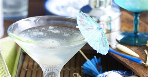 10-best-alcohol-drinks-with-coconut-water image