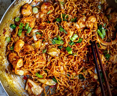 spicy-cabbage-ramen-noodles image