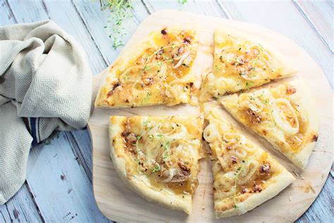 caramelized-onion-with-brie-pizza-little-figgy-food image